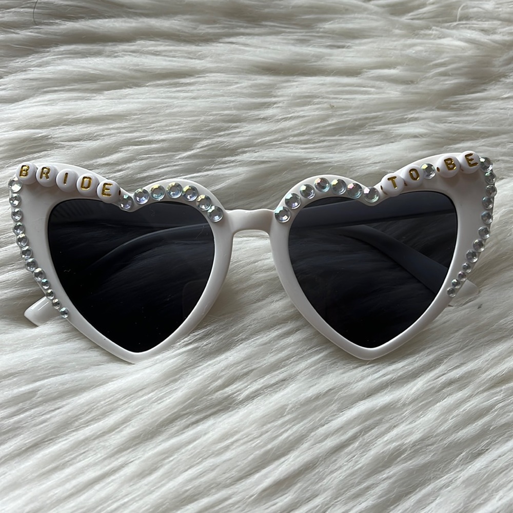 🖤🤍Bride to be heart sunglasses! 👰‍♀️